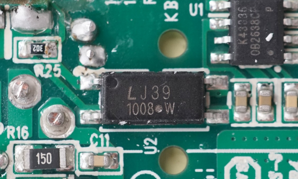 聯想推出了一款YOGA 65W USB PD快充充電器，關于光耦調節反饋輸出電壓